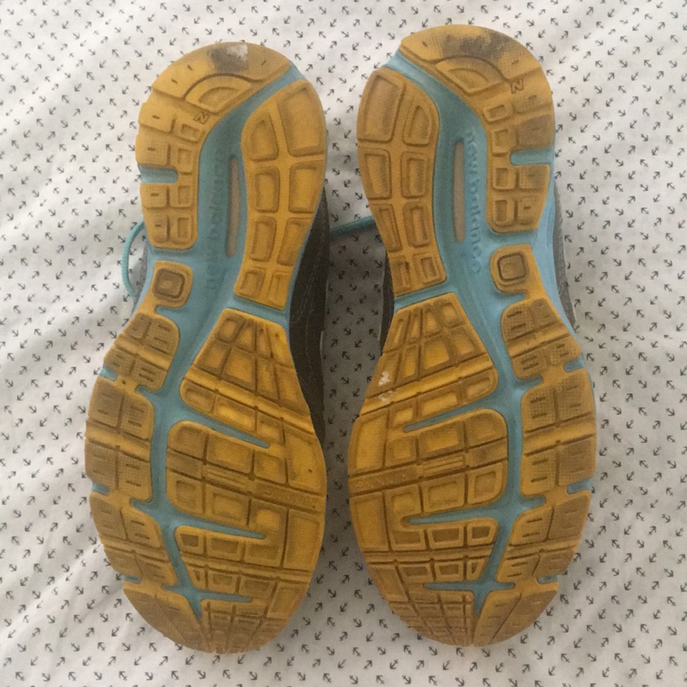 NEW BALANCE 380 athletic shoes size 7 gently used, clean, no stains - Picture 8 of 8